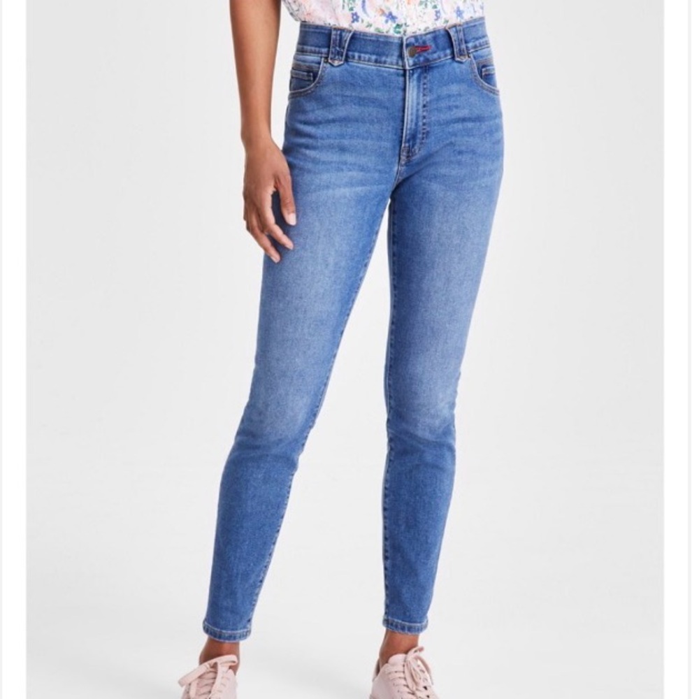 Tommy Hilfiger Women’s Skinny Jeans in Chesapeake size 6